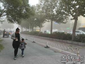 新疆南部大风沙尘 新疆南部遭遇大风沙尘天气能见度不足百米