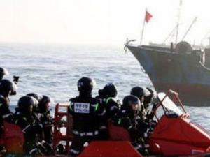 韩海警扣中国渔船 韩海警扣留3艘涉非法捕捞中国渔船 55人被拘押