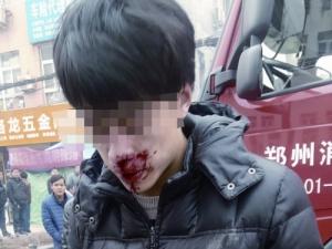6日郑州管城区南曹乡一沙发厂失火 多名记者采访遭殴打